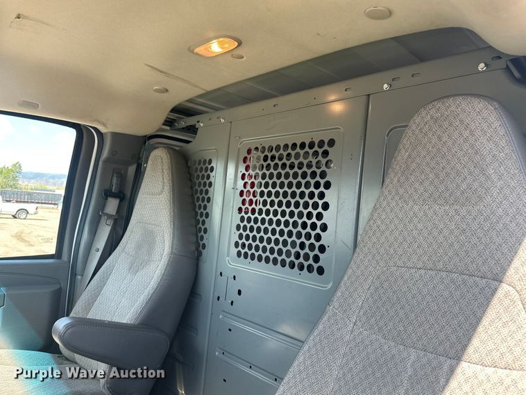 image for item YA3204 2018 GMC Savana G2500 van