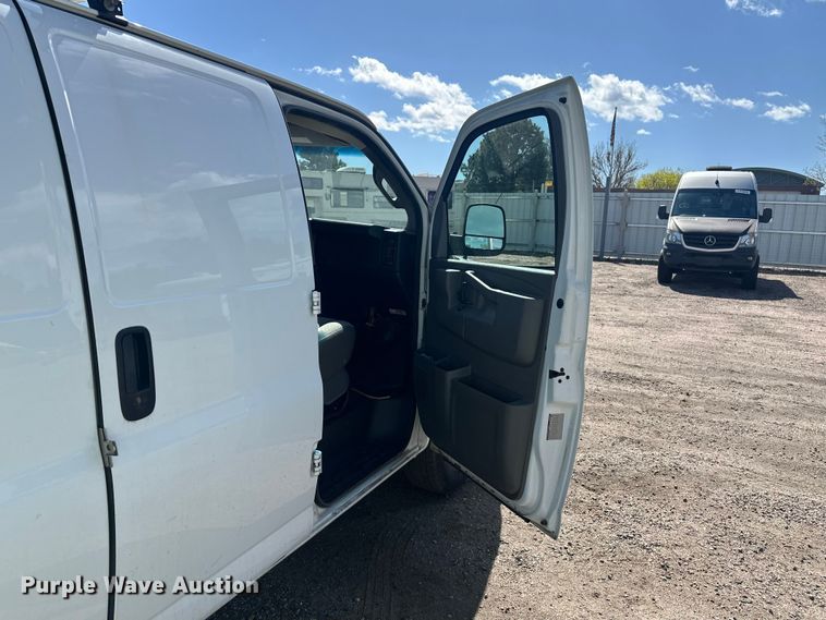 image for item YA3204 2018 GMC Savana G2500 van