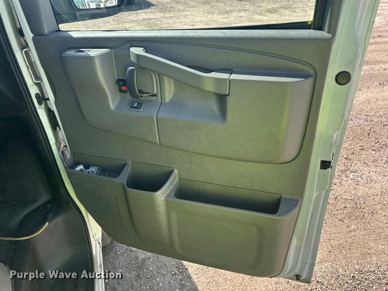 image for item YA3204 2018 GMC Savana G2500 van