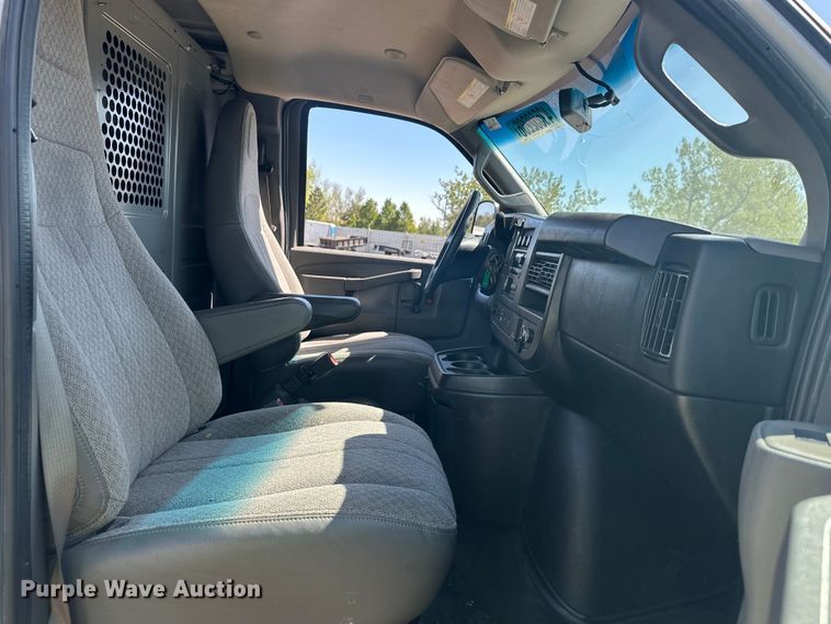 image for item YA3204 2018 GMC Savana G2500 van