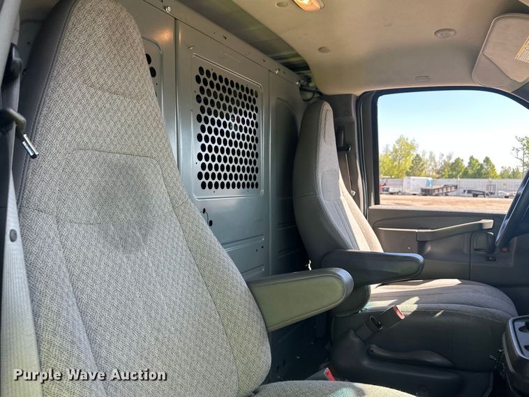 image for item YA3204 2018 GMC Savana G2500 van