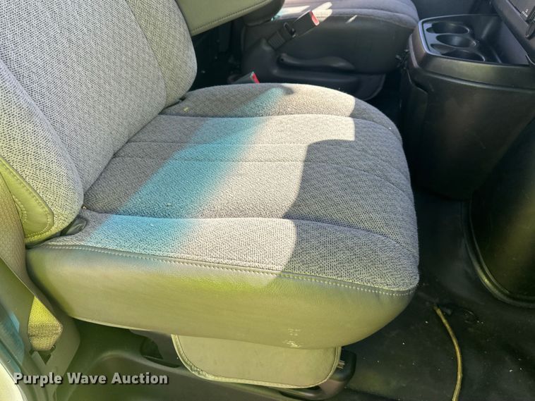 image for item YA3204 2018 GMC Savana G2500 van