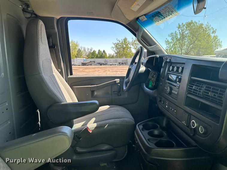 image for item YA3204 2018 GMC Savana G2500 van