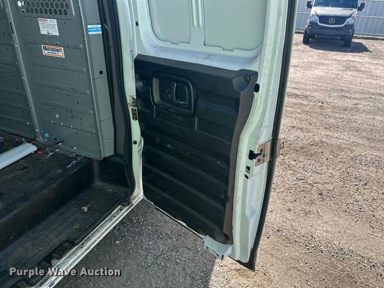 image for item YA3204 2018 GMC Savana G2500 van