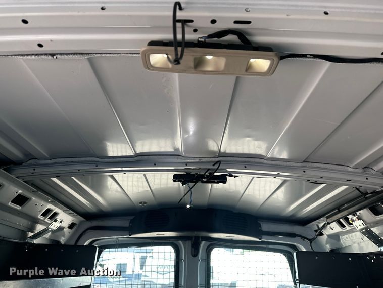 image for item YA3204 2018 GMC Savana G2500 van