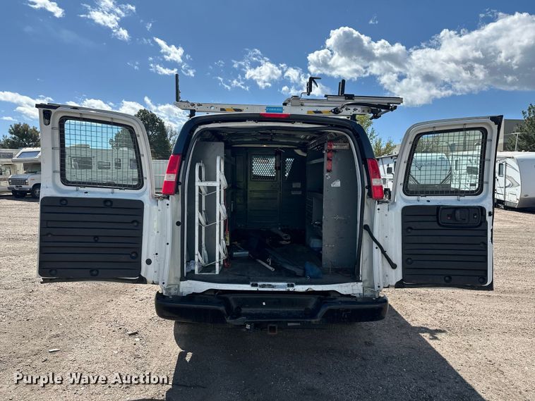 image for item YA3204 2018 GMC Savana G2500 van