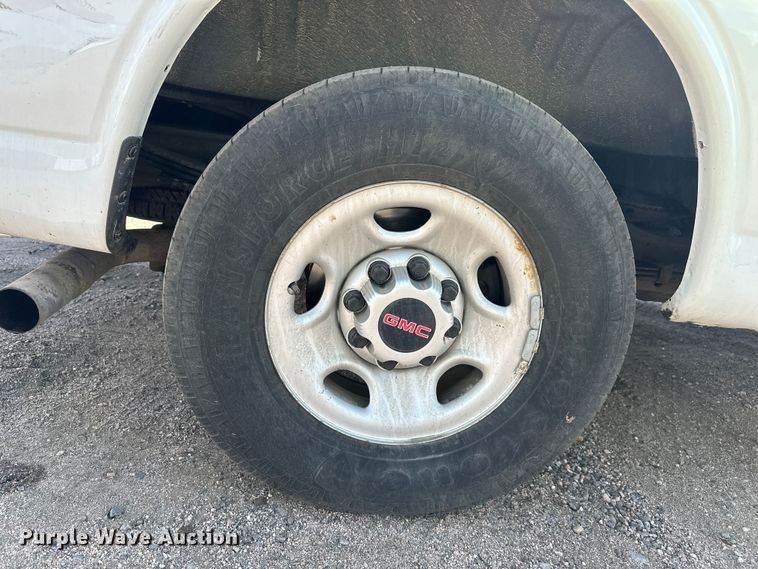 image for item YA3204 2018 GMC Savana G2500 van