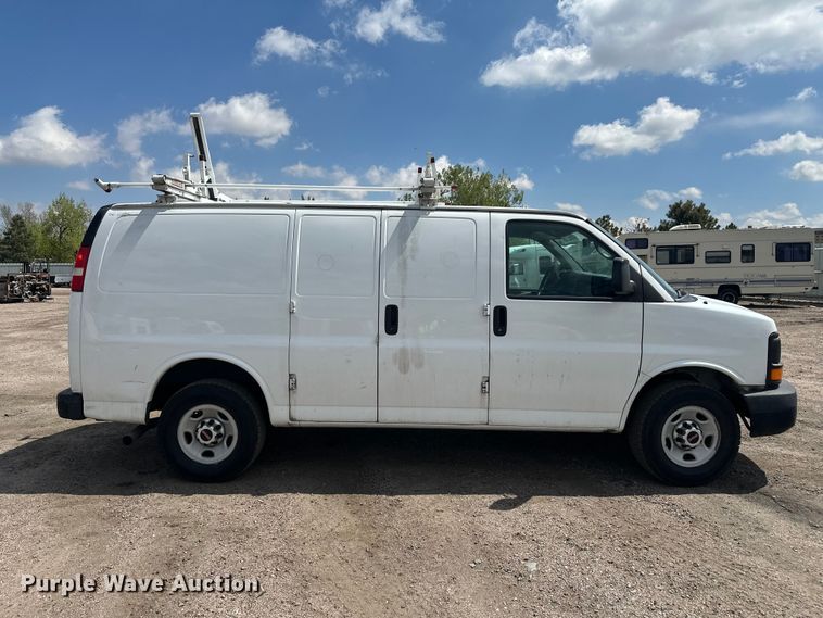 image for item YA3205 2015 GMC Savana G2500 van