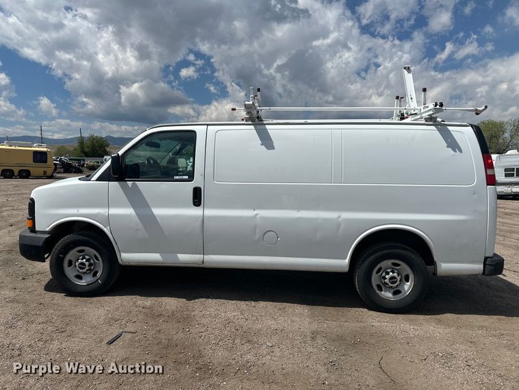 image for item YA3205 2015 GMC Savana G2500 van