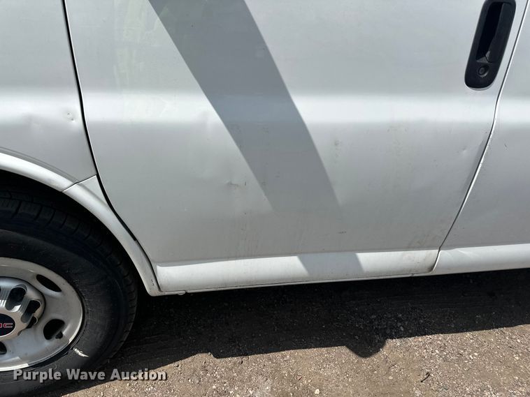 image for item YA3205 2015 GMC Savana G2500 van