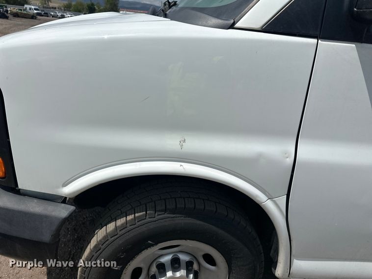 image for item YA3205 2015 GMC Savana G2500 van