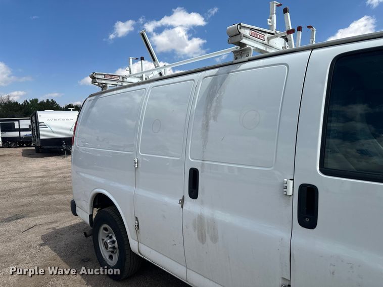 image for item YA3205 2015 GMC Savana G2500 van