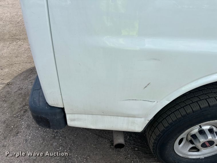 image for item YA3205 2015 GMC Savana G2500 van