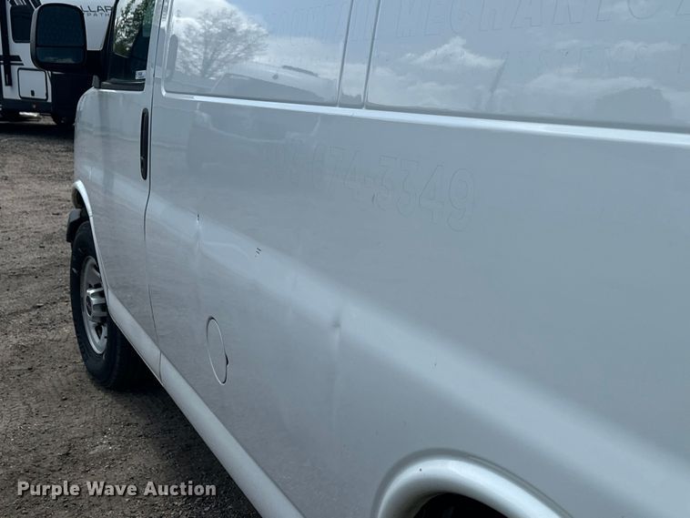 image for item YA3205 2015 GMC Savana G2500 van