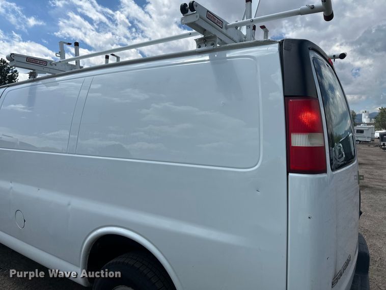 image for item YA3205 2015 GMC Savana G2500 van