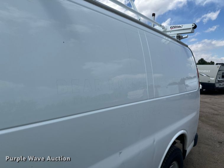image for item YA3205 2015 GMC Savana G2500 van