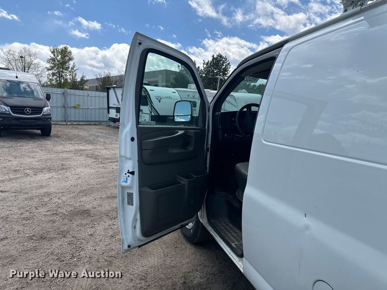 image for item YA3205 2015 GMC Savana G2500 van
