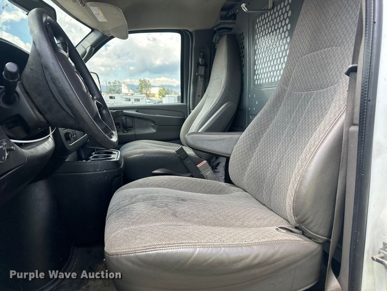 image for item YA3205 2015 GMC Savana G2500 van