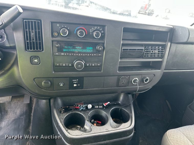 image for item YA3205 2015 GMC Savana G2500 van