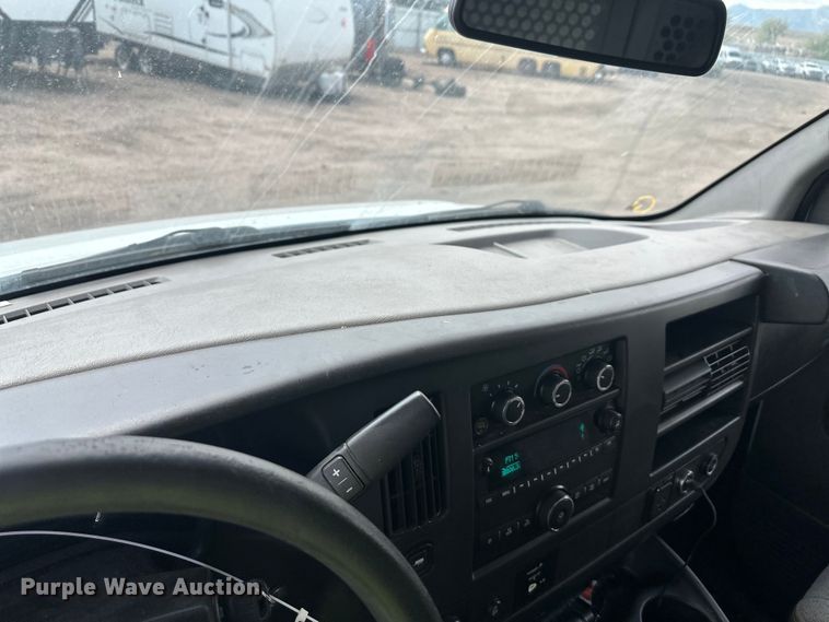 image for item YA3205 2015 GMC Savana G2500 van