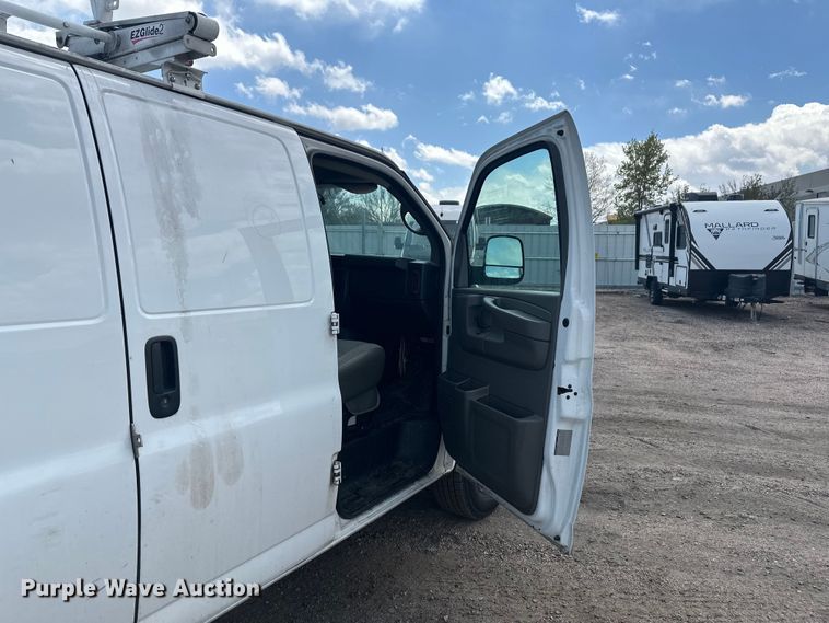 image for item YA3205 2015 GMC Savana G2500 van