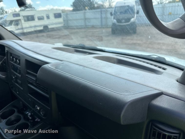 image for item YA3205 2015 GMC Savana G2500 van