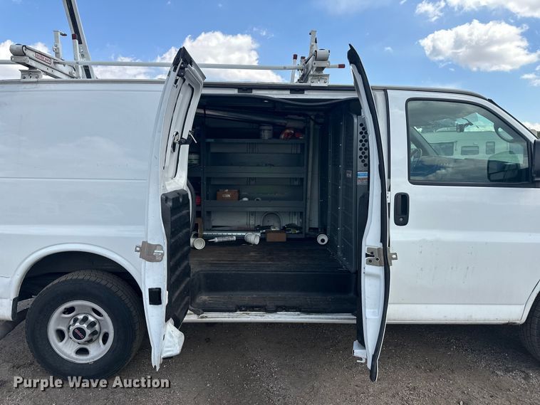 image for item YA3205 2015 GMC Savana G2500 van
