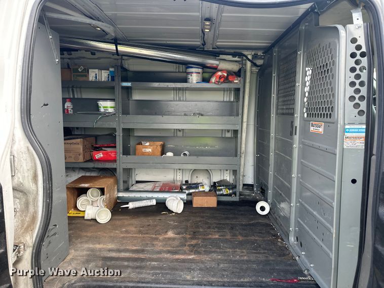 image for item YA3205 2015 GMC Savana G2500 van