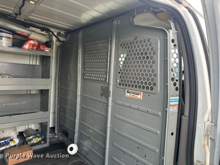 image for item YA3205 2015 GMC Savana G2500 van