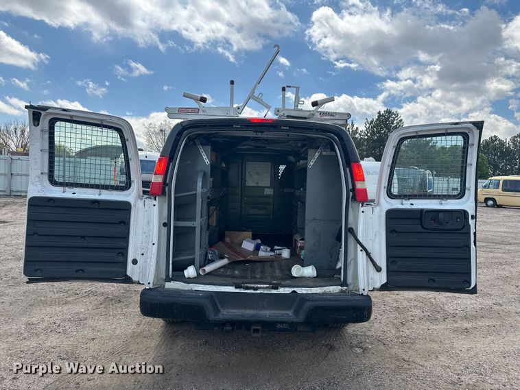 image for item YA3205 2015 GMC Savana G2500 van