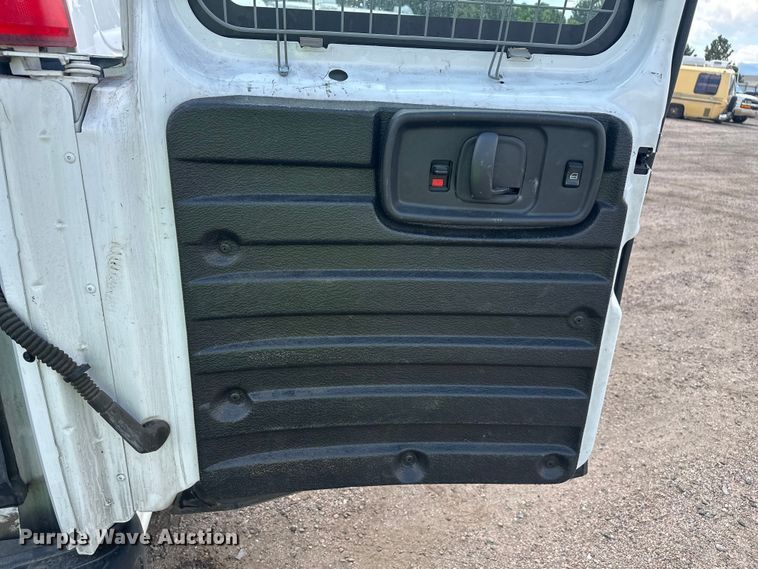 image for item YA3205 2015 GMC Savana G2500 van