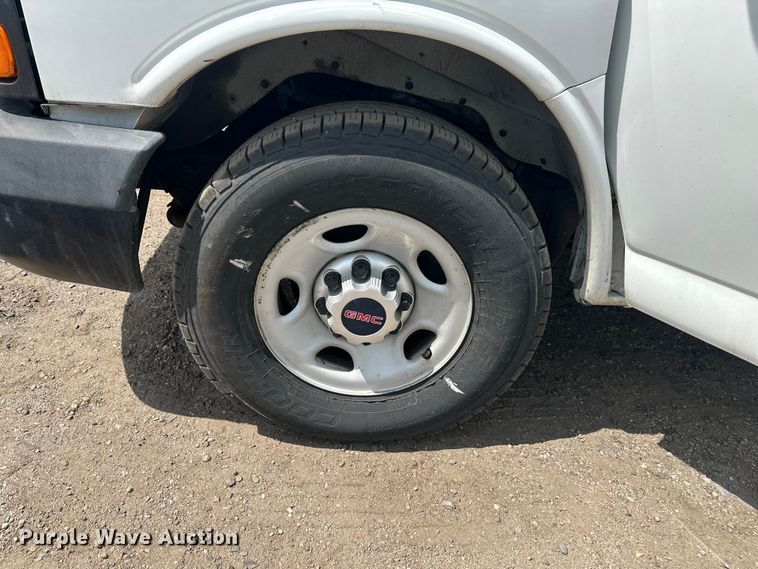 image for item YA3205 2015 GMC Savana G2500 van