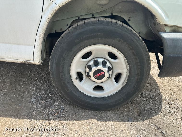 image for item YA3205 2015 GMC Savana G2500 van