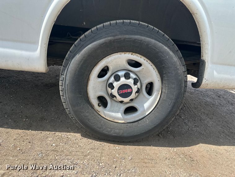 image for item YA3205 2015 GMC Savana G2500 van