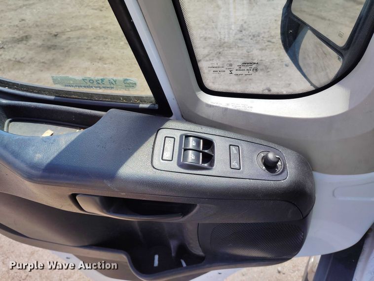 image for item YA3207 2018 RAM Promaster 2500 van