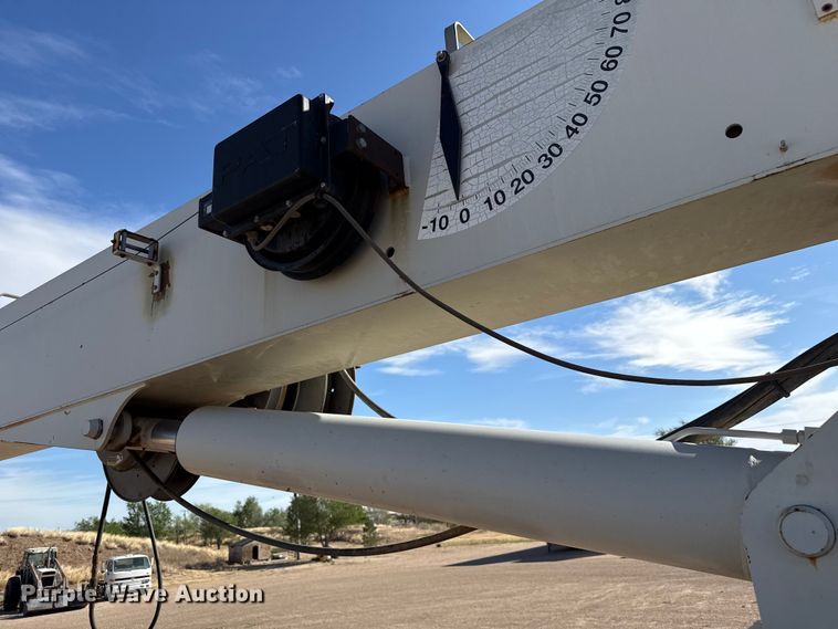 image for item DH1930 2011 Peterbilt 365 crane truck