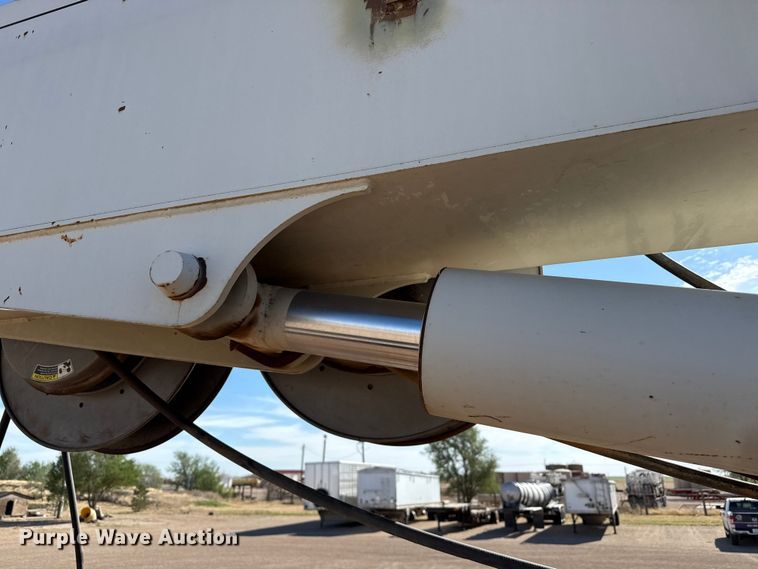 image for item DH1930 2011 Peterbilt 365 crane truck