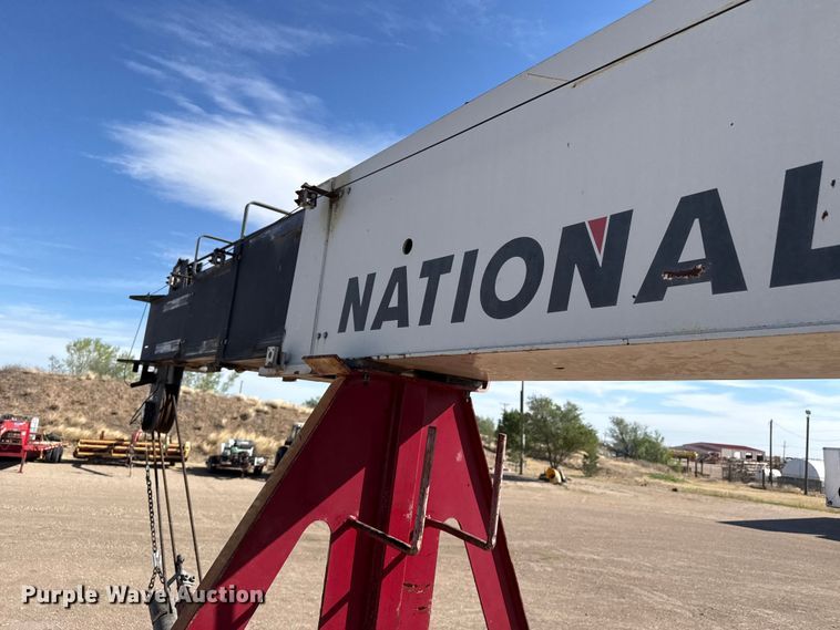 image for item DH1930 2011 Peterbilt 365 crane truck