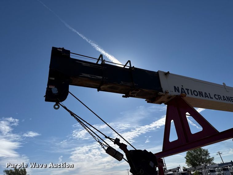 image for item DH1930 2011 Peterbilt 365 crane truck