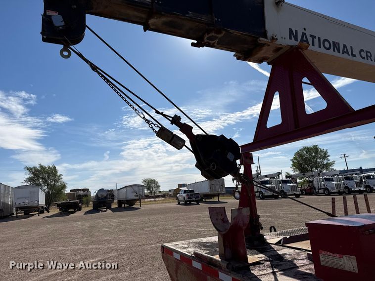 image for item DH1930 2011 Peterbilt 365 crane truck