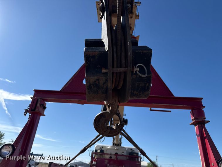 image for item DH1930 2011 Peterbilt 365 crane truck