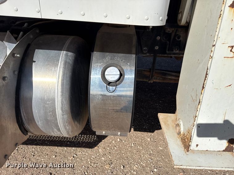 image for item DH1930 2011 Peterbilt 365 crane truck