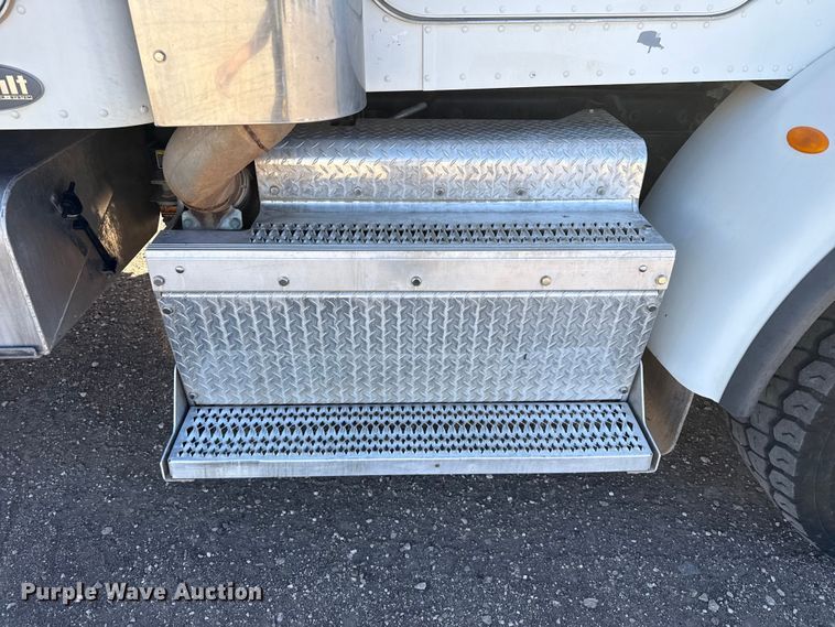 image for item DH1930 2011 Peterbilt 365 crane truck