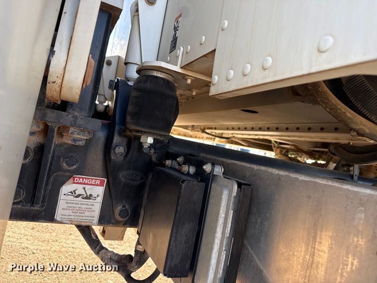 image for item DH1930 2011 Peterbilt 365 crane truck