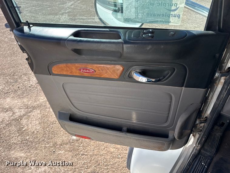 image for item DH1930 2011 Peterbilt 365 crane truck