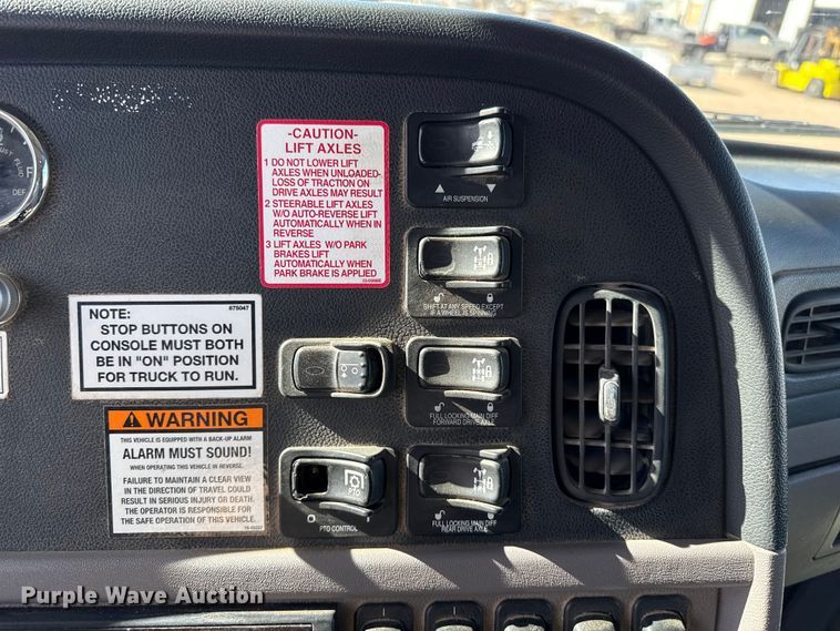 image for item DH1930 2011 Peterbilt 365 crane truck