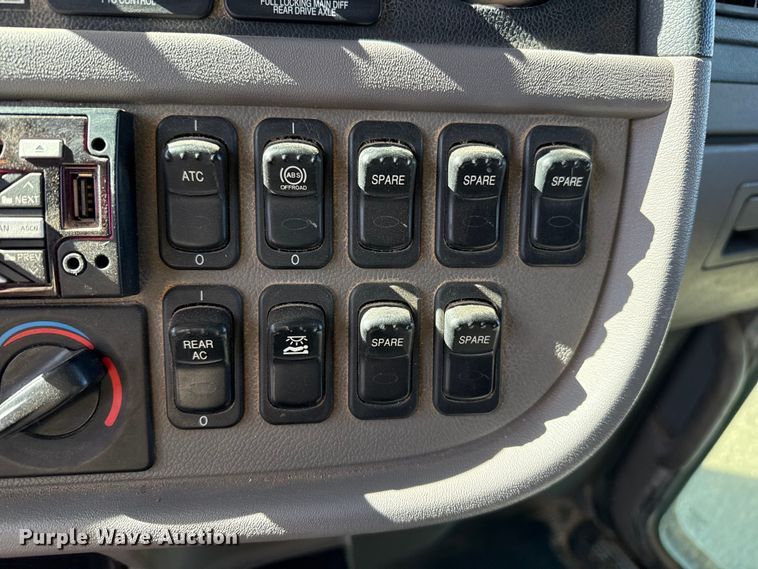 image for item DH1930 2011 Peterbilt 365 crane truck