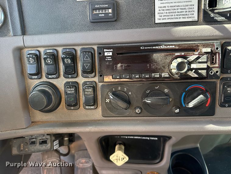 image for item DH1930 2011 Peterbilt 365 crane truck