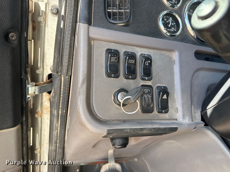 image for item DH1930 2011 Peterbilt 365 crane truck