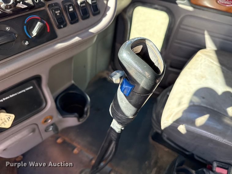 image for item DH1930 2011 Peterbilt 365 crane truck